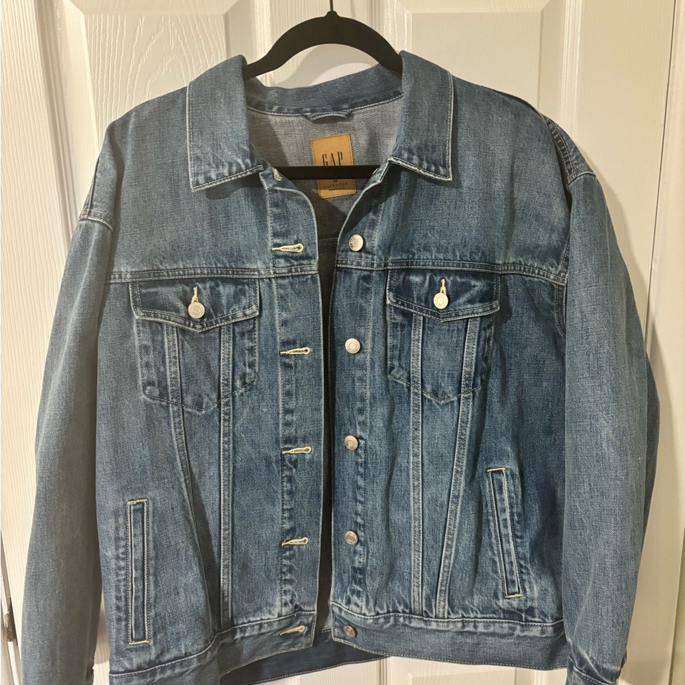 GAP women’s oversized icon denim jacket